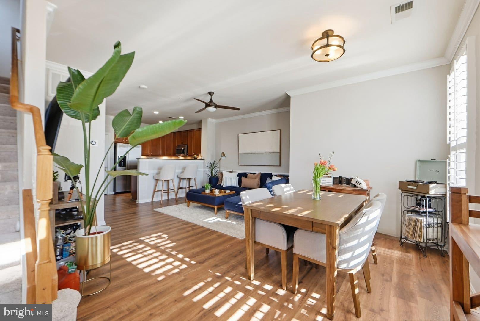 15839 JOHN DISKIN CIRCLE