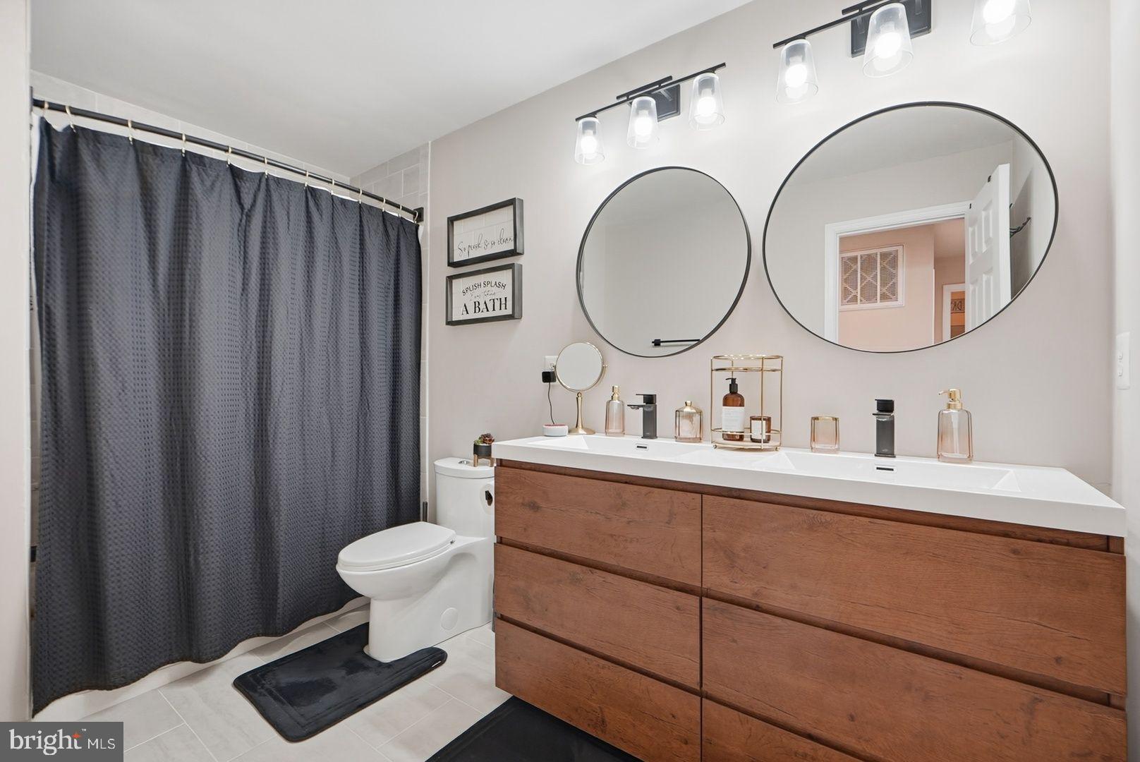 15839 JOHN DISKIN CIRCLE