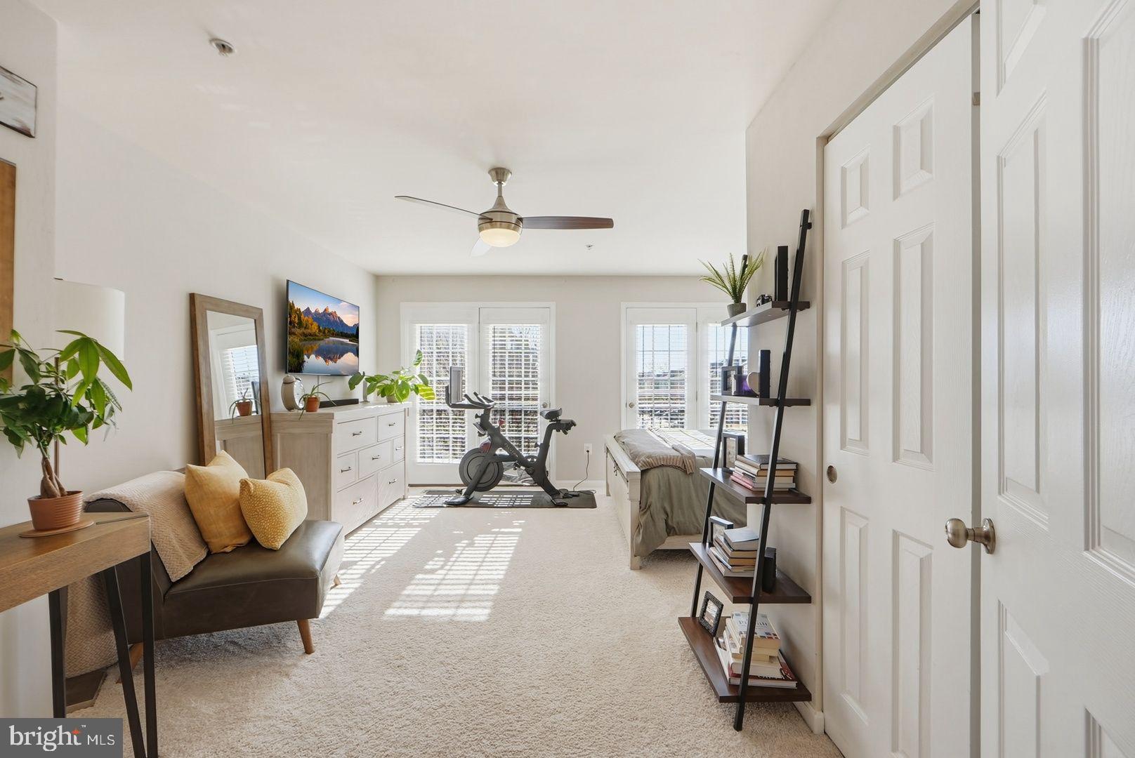 15839 JOHN DISKIN CIRCLE