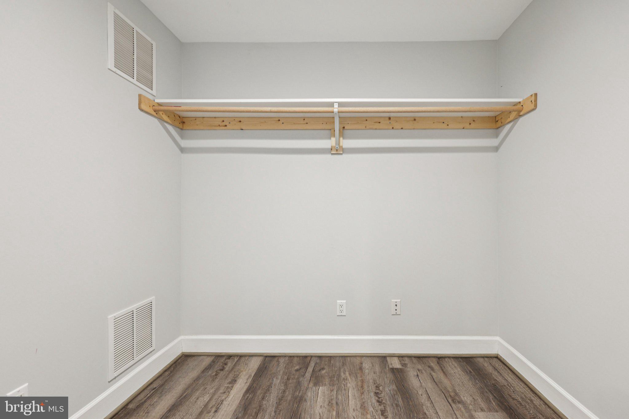 2880 MYRTLEWOOD DRIVE