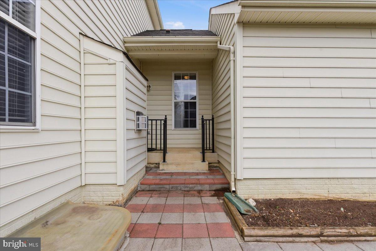 17037 LOFTRIDGE LANE