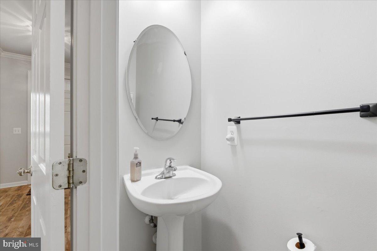 17037 LOFTRIDGE LANE