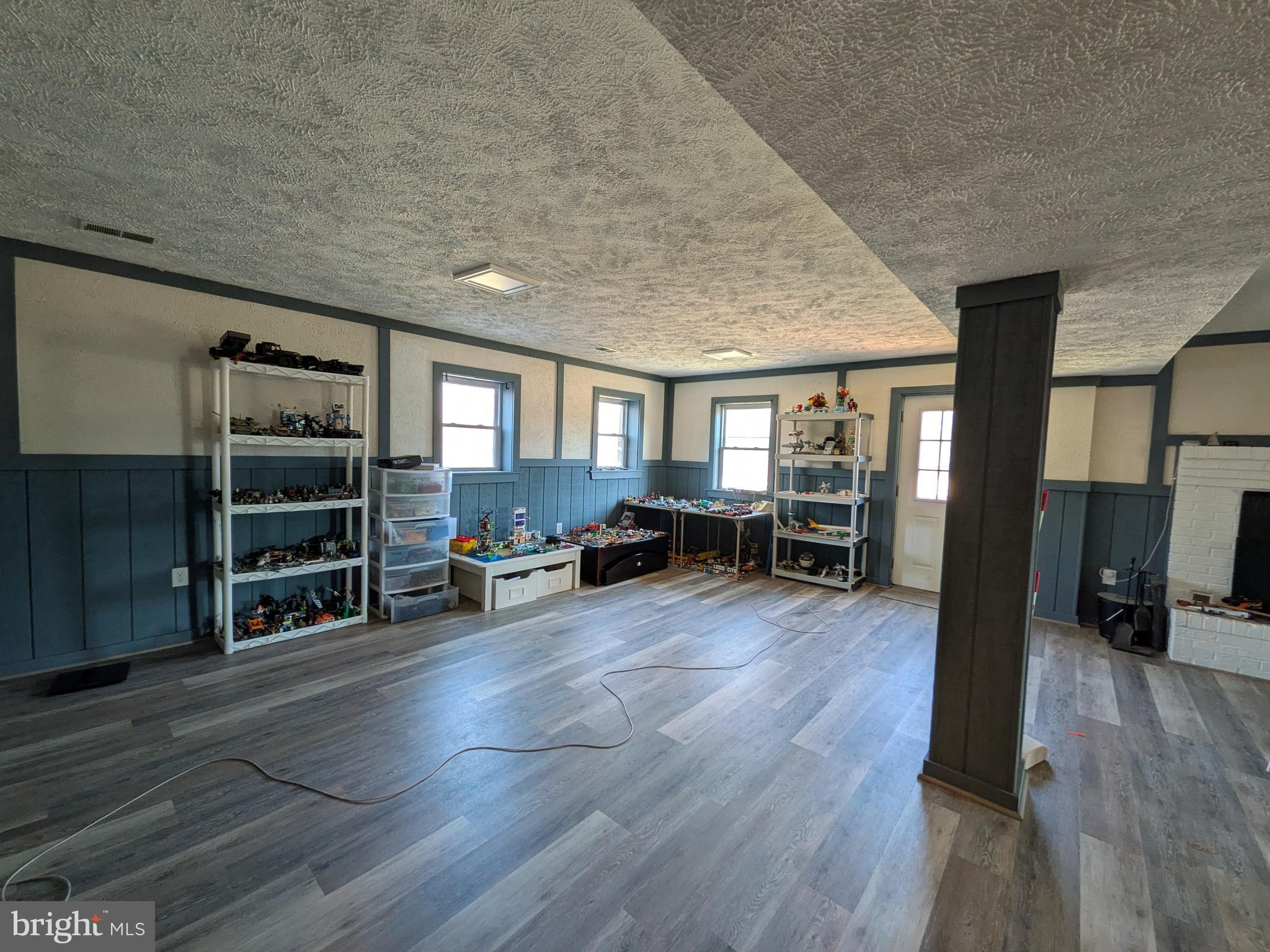 4301 MOUNTAIN VIEW DRIVE