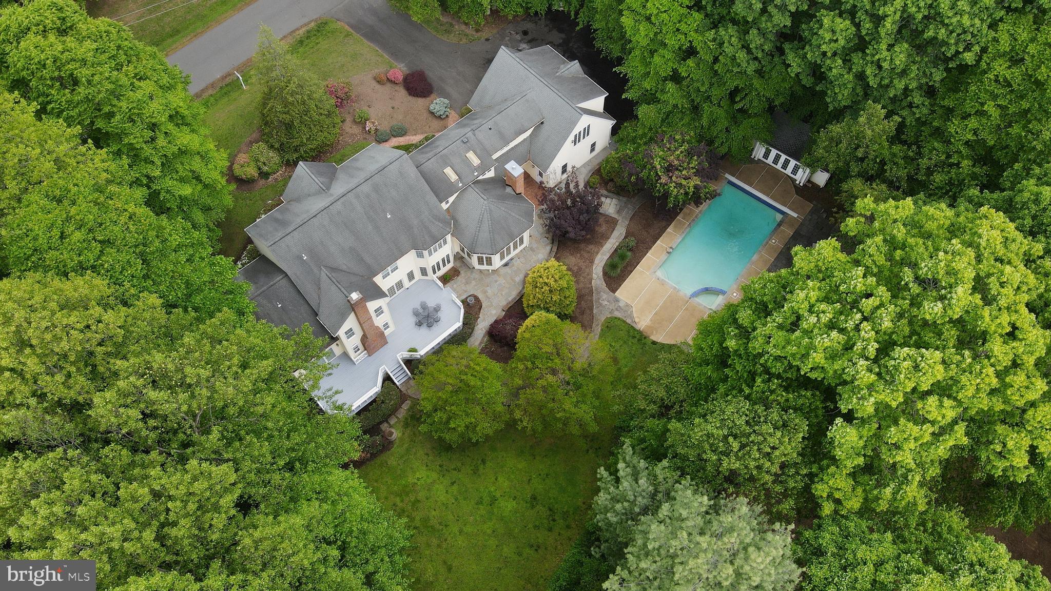 7008 TRAPPERS COURT