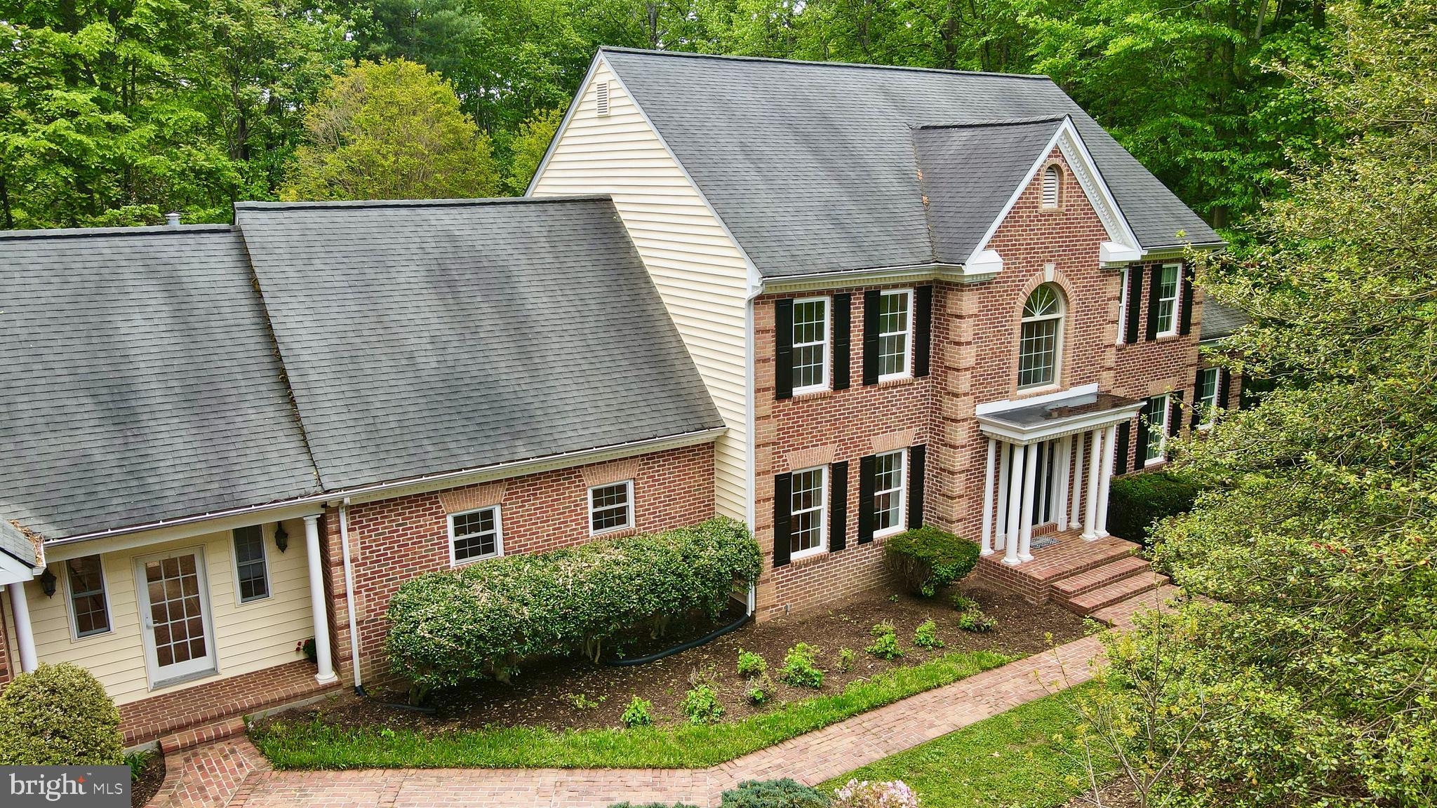 7008 TRAPPERS COURT