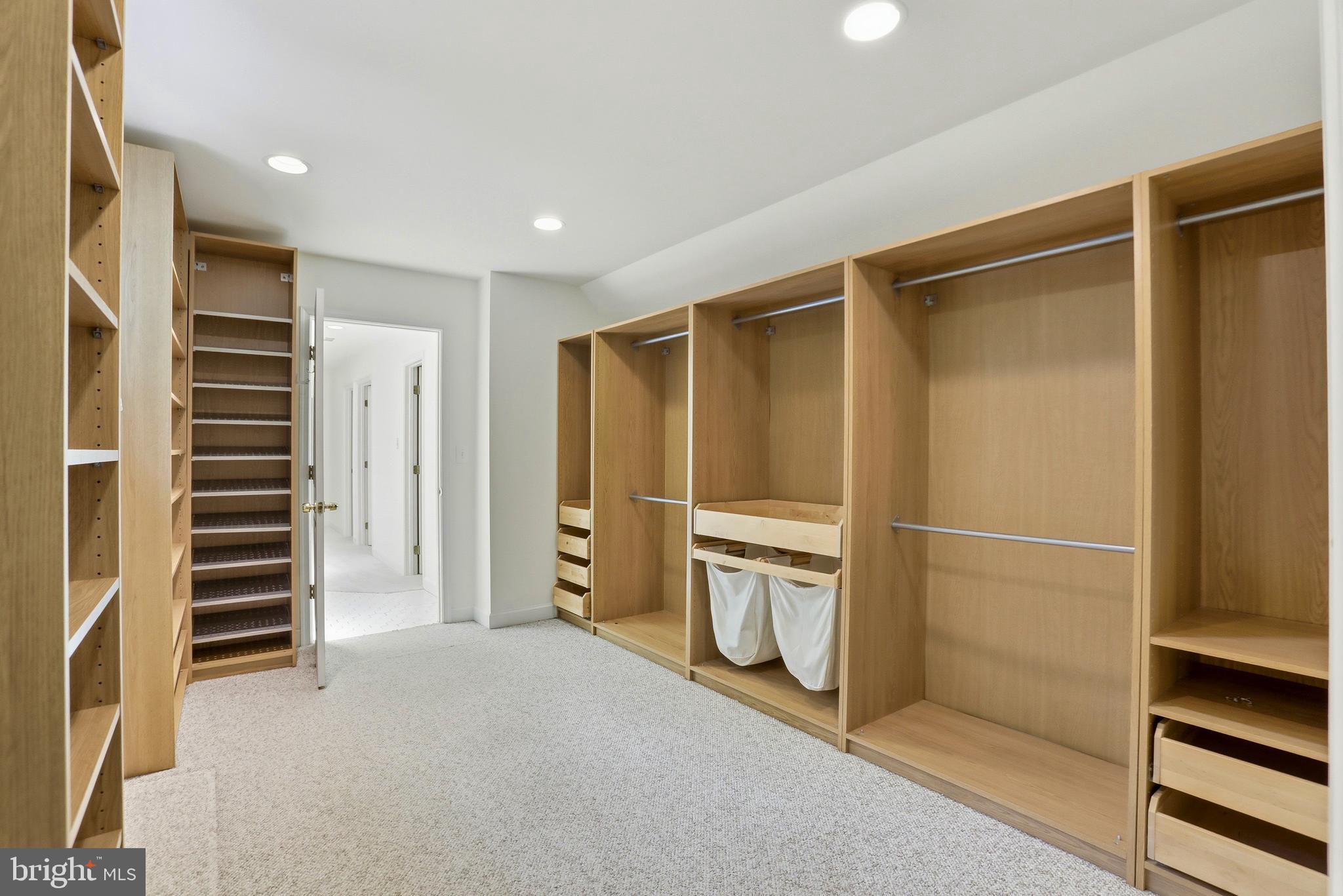 7008 TRAPPERS COURT