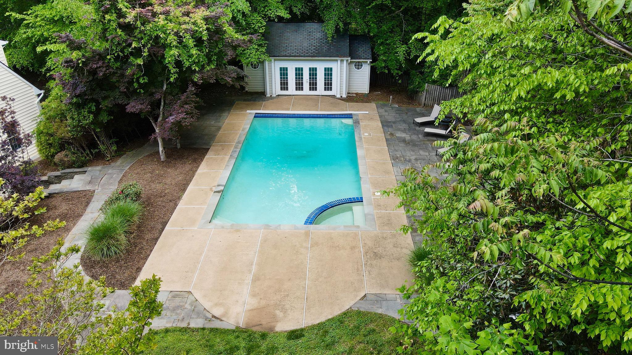 7008 TRAPPERS COURT