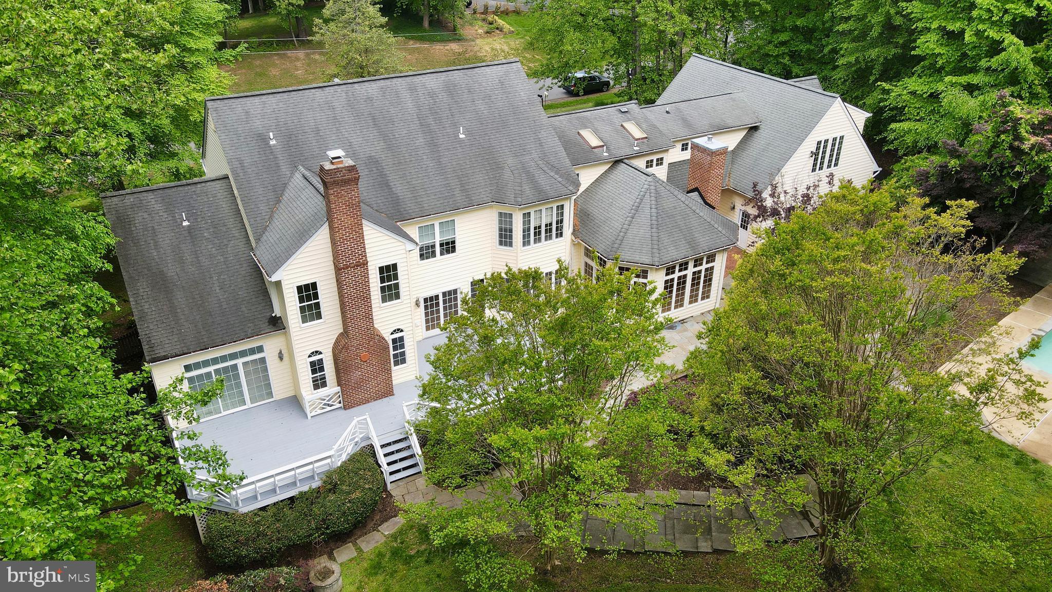 7008 TRAPPERS COURT