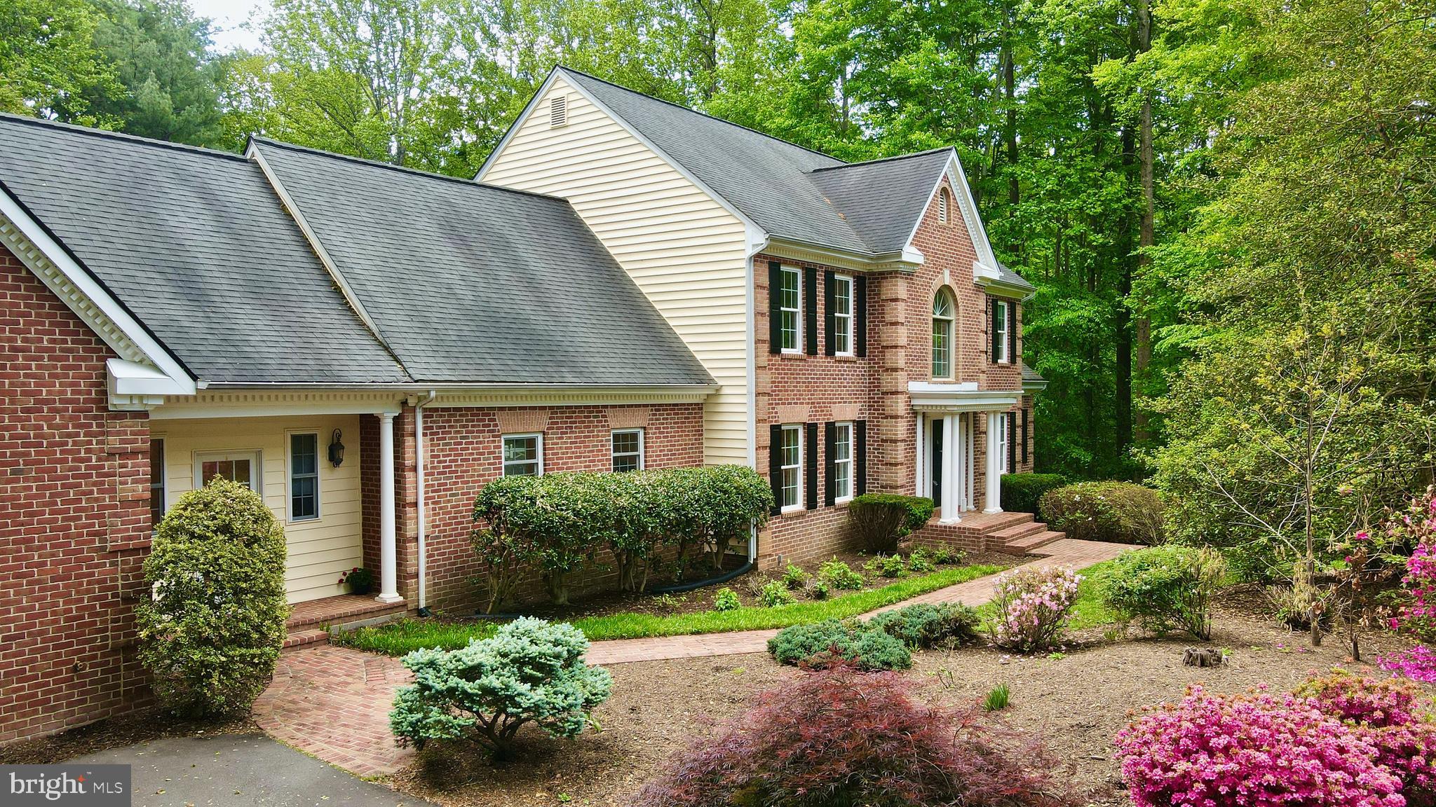 7008 TRAPPERS COURT
