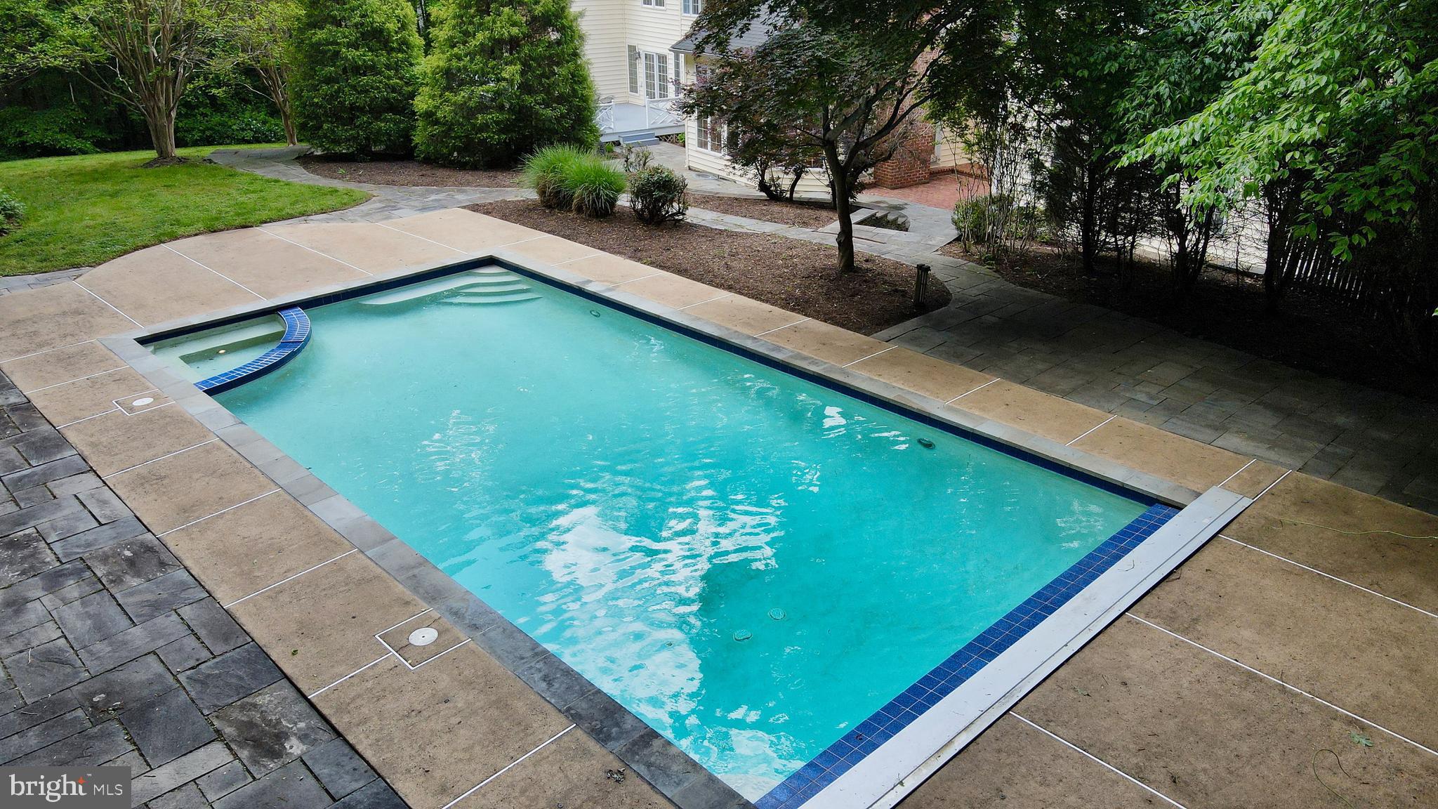 7008 TRAPPERS COURT