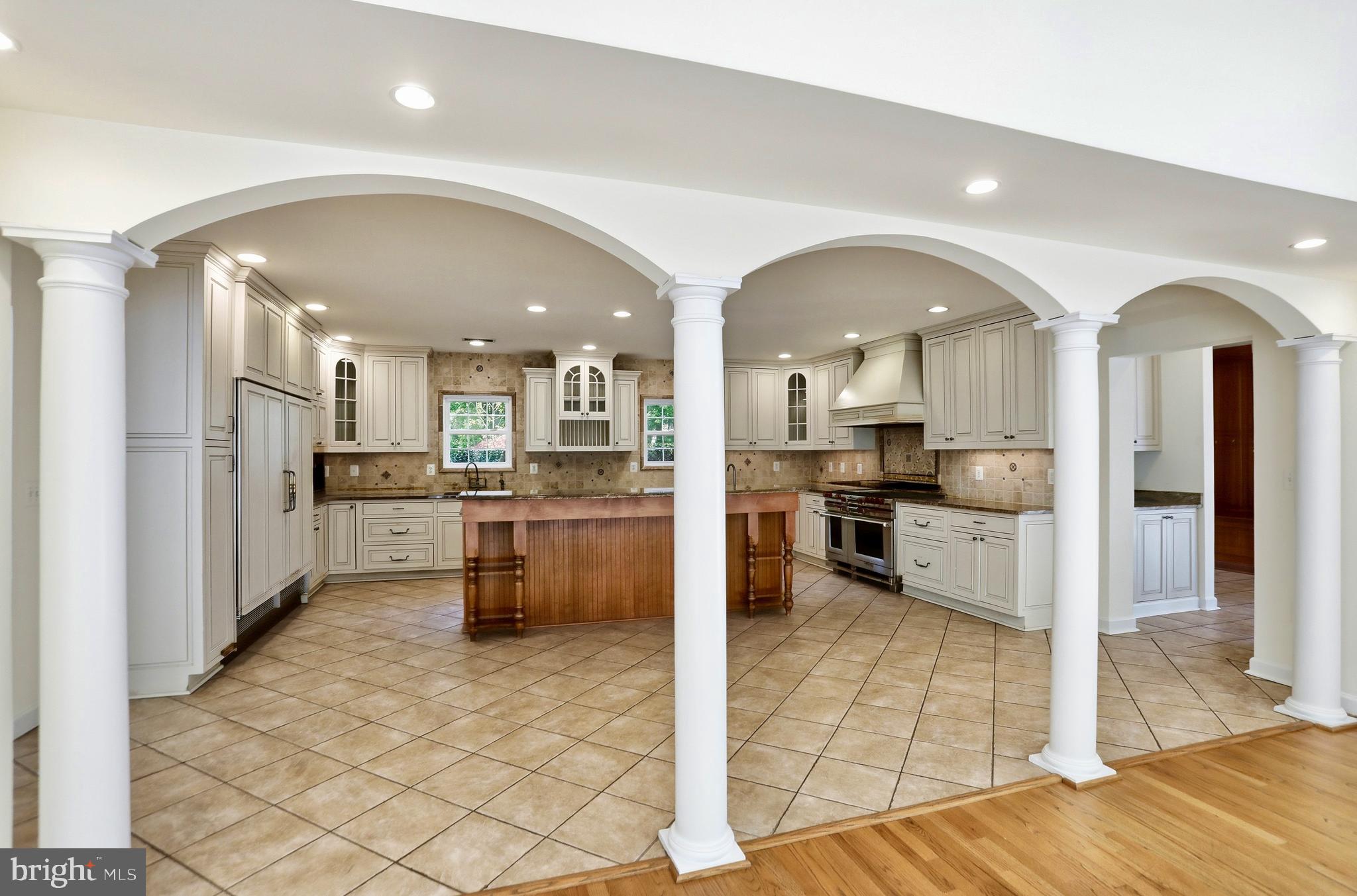 7008 TRAPPERS COURT