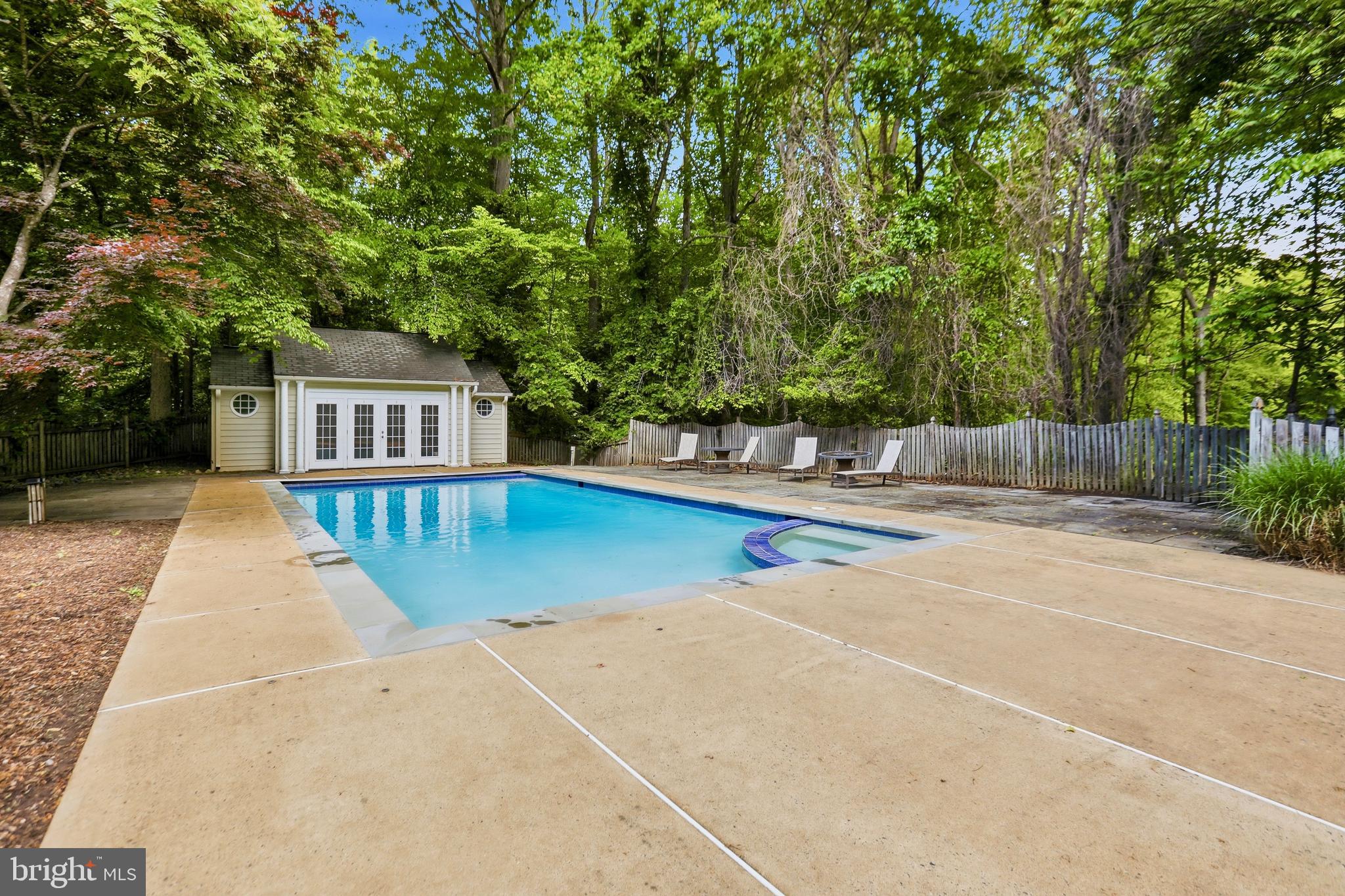 7008 TRAPPERS COURT