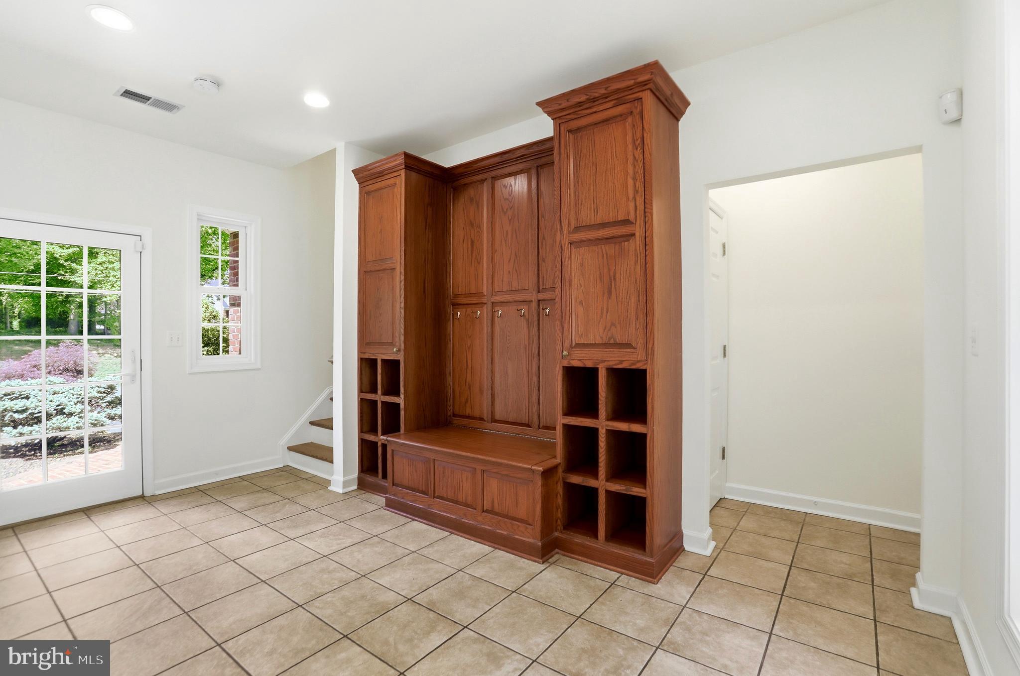 7008 TRAPPERS COURT