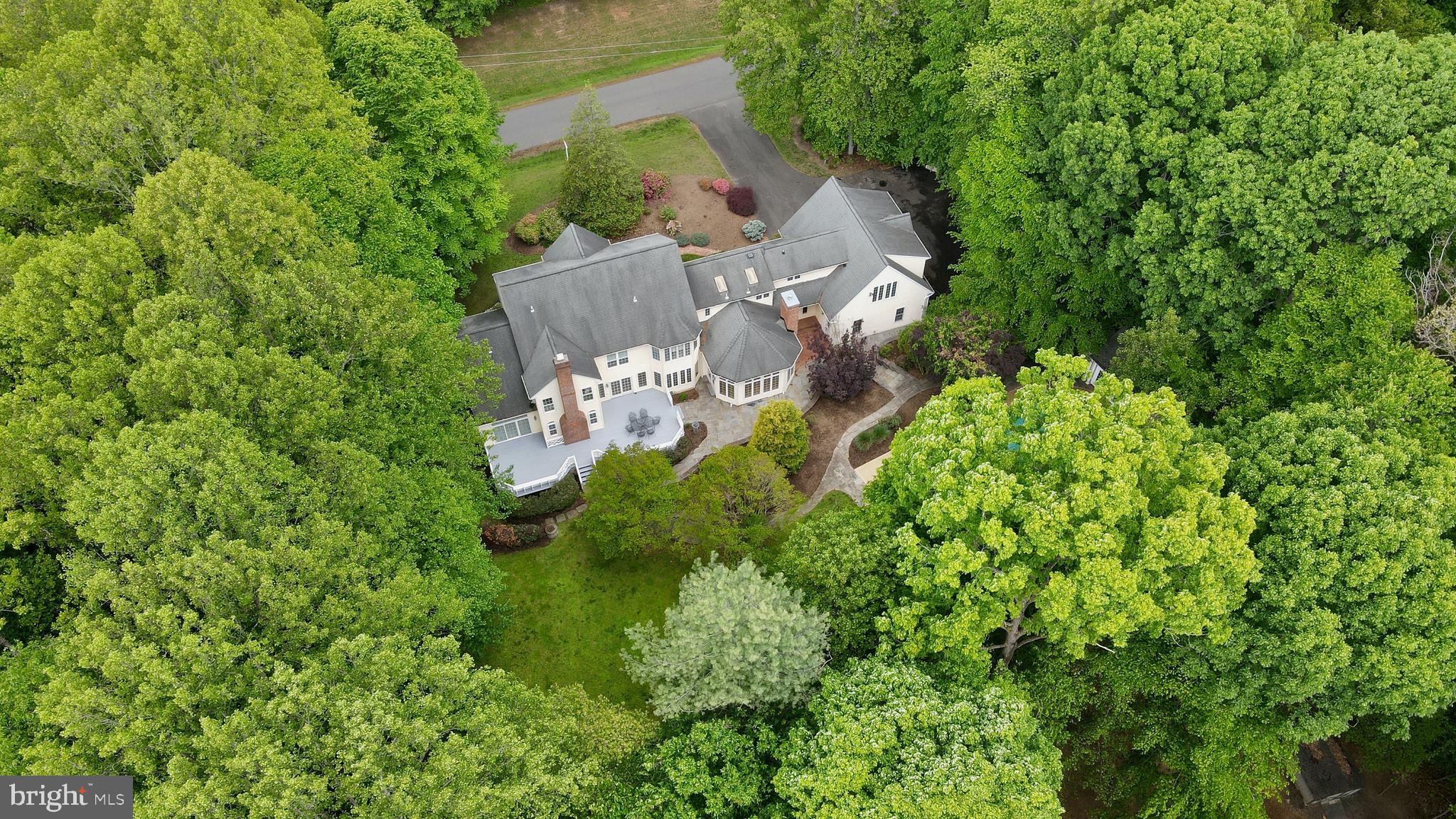 7008 TRAPPERS COURT