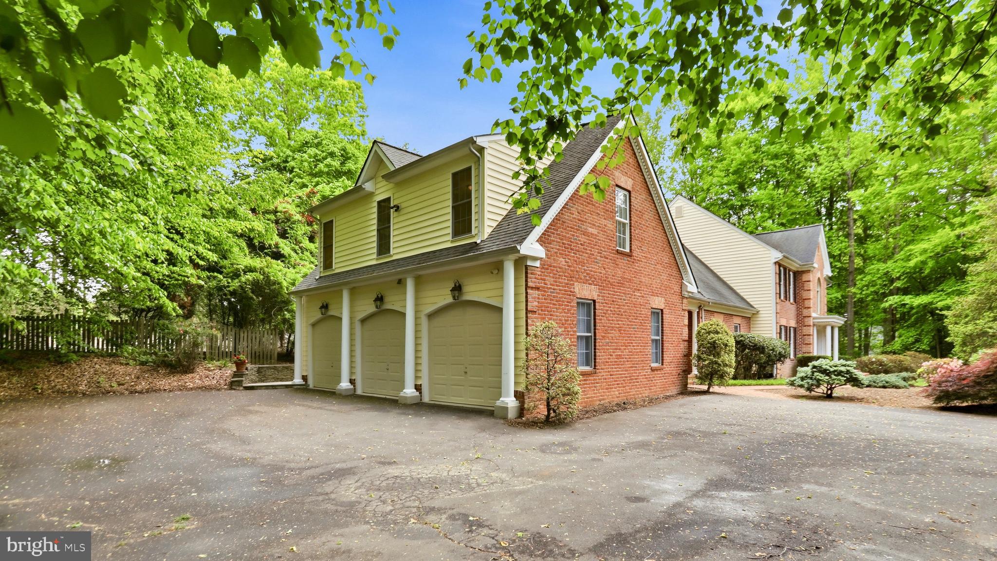 7008 TRAPPERS COURT
