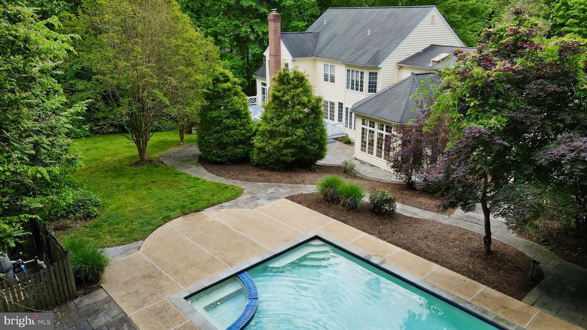 7008 TRAPPERS COURT