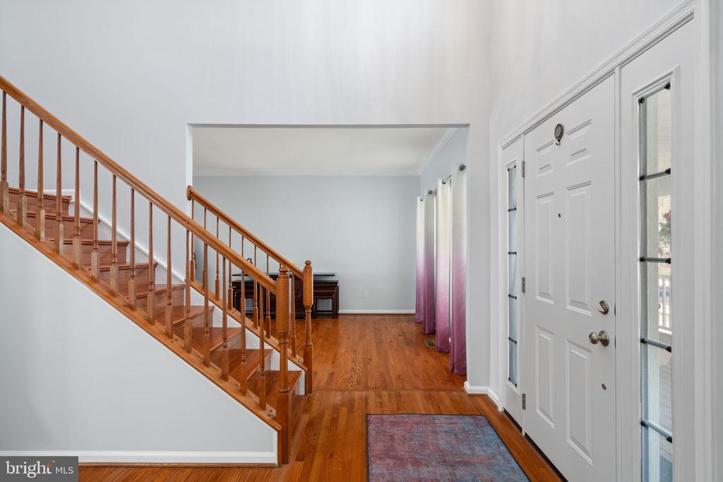 6472 COLONIAL VILLAGE LOOP