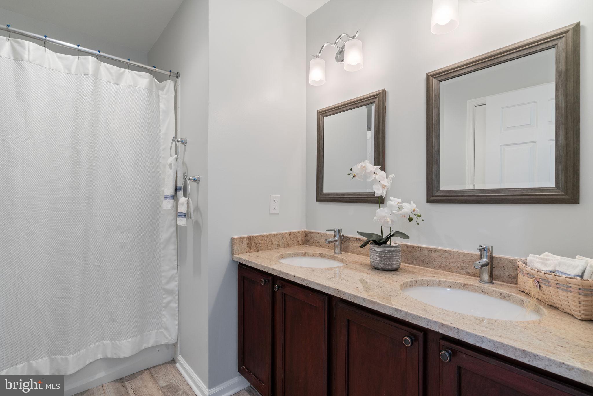 6472 COLONIAL VILLAGE LOOP