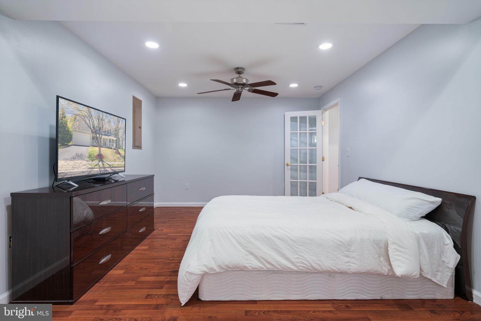 6472 COLONIAL VILLAGE LOOP