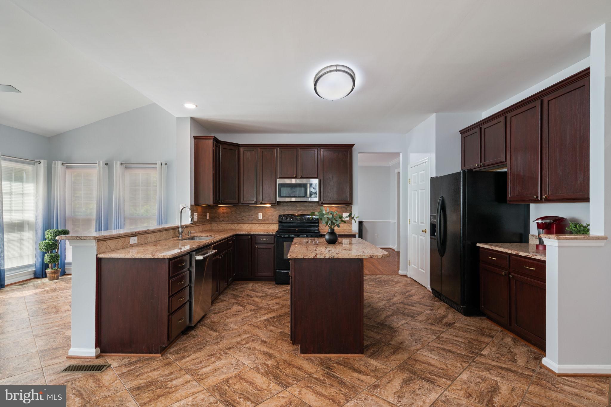 6472 COLONIAL VILLAGE LOOP