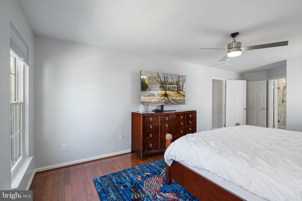 6472 COLONIAL VILLAGE LOOP