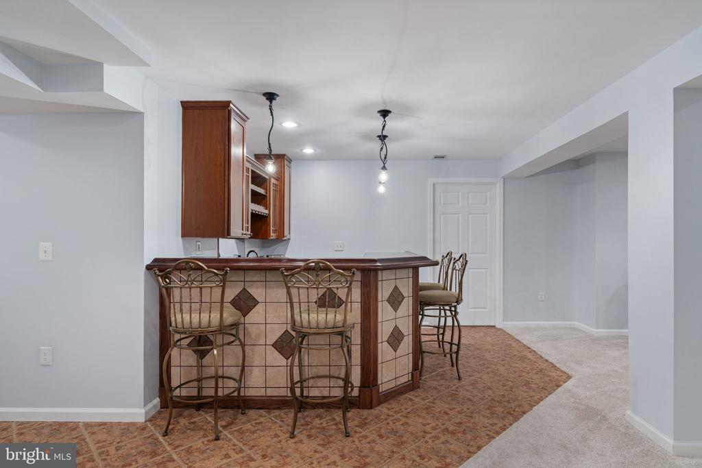 6472 COLONIAL VILLAGE LOOP