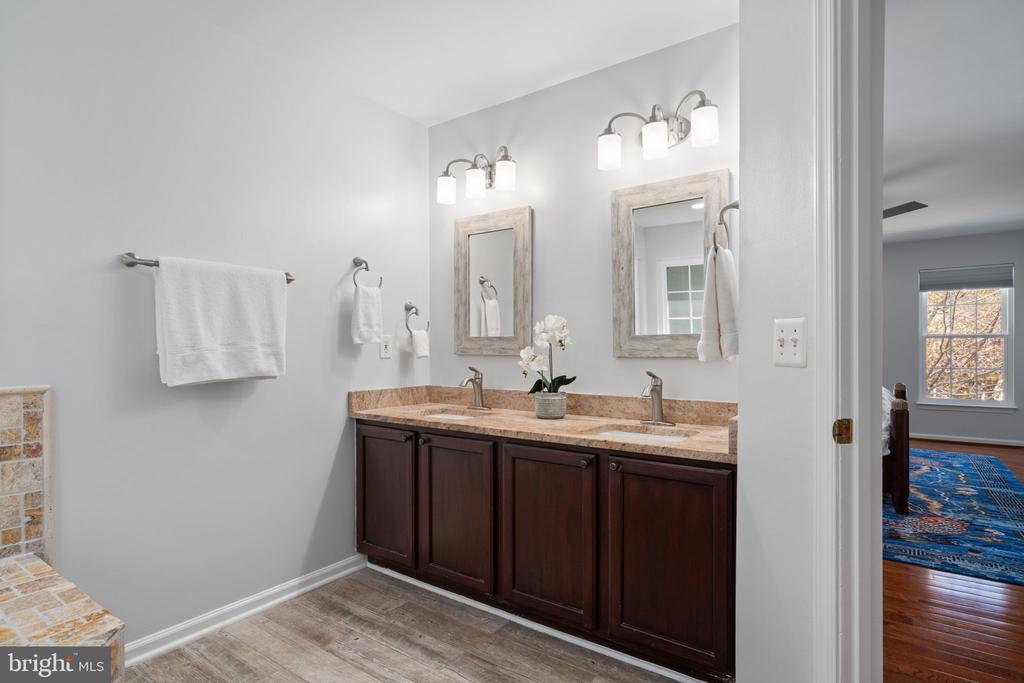 6472 COLONIAL VILLAGE LOOP