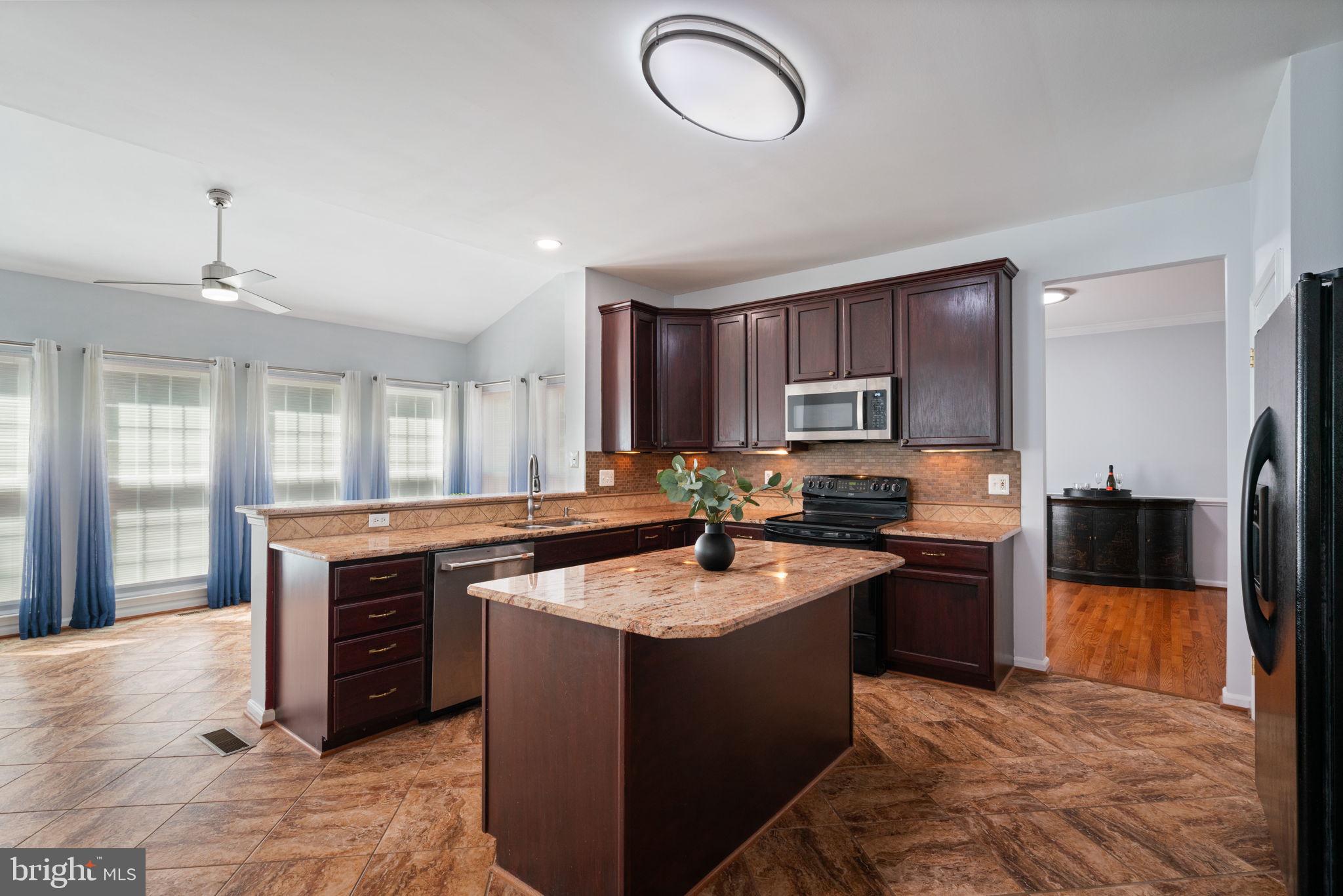 6472 COLONIAL VILLAGE LOOP