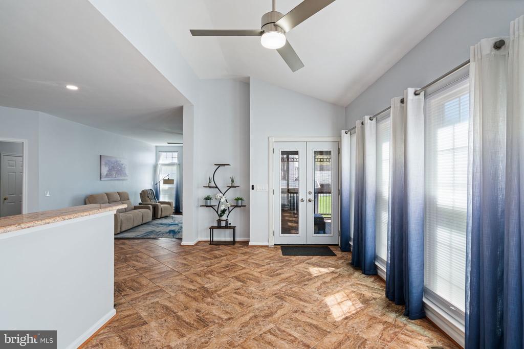 6472 COLONIAL VILLAGE LOOP