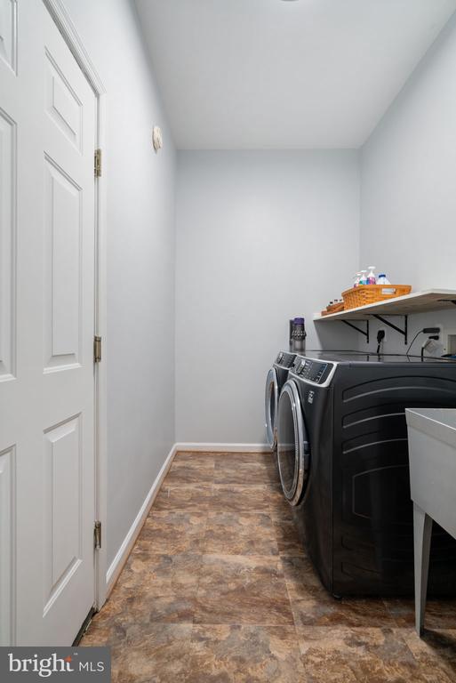 6472 COLONIAL VILLAGE LOOP