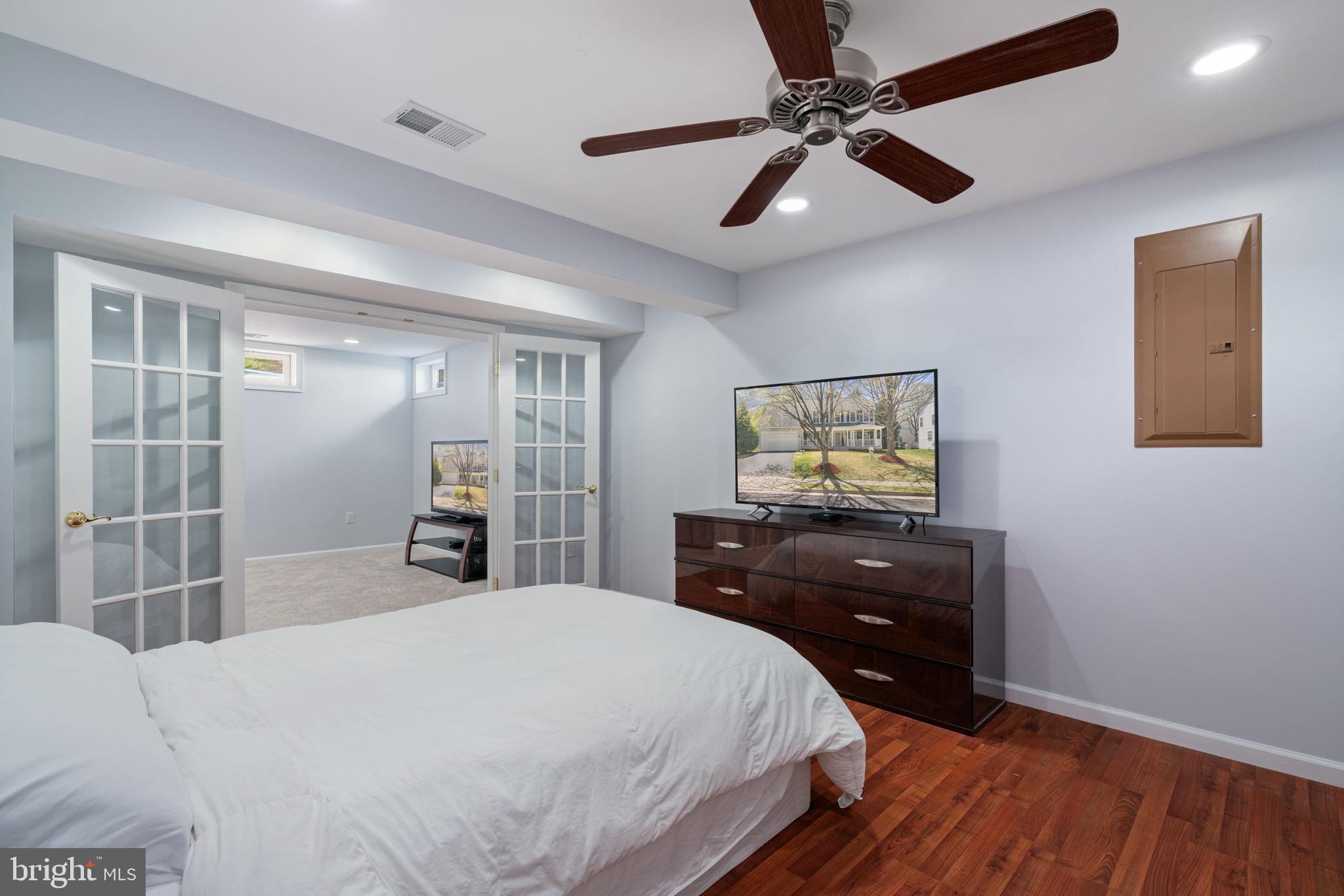 6472 COLONIAL VILLAGE LOOP