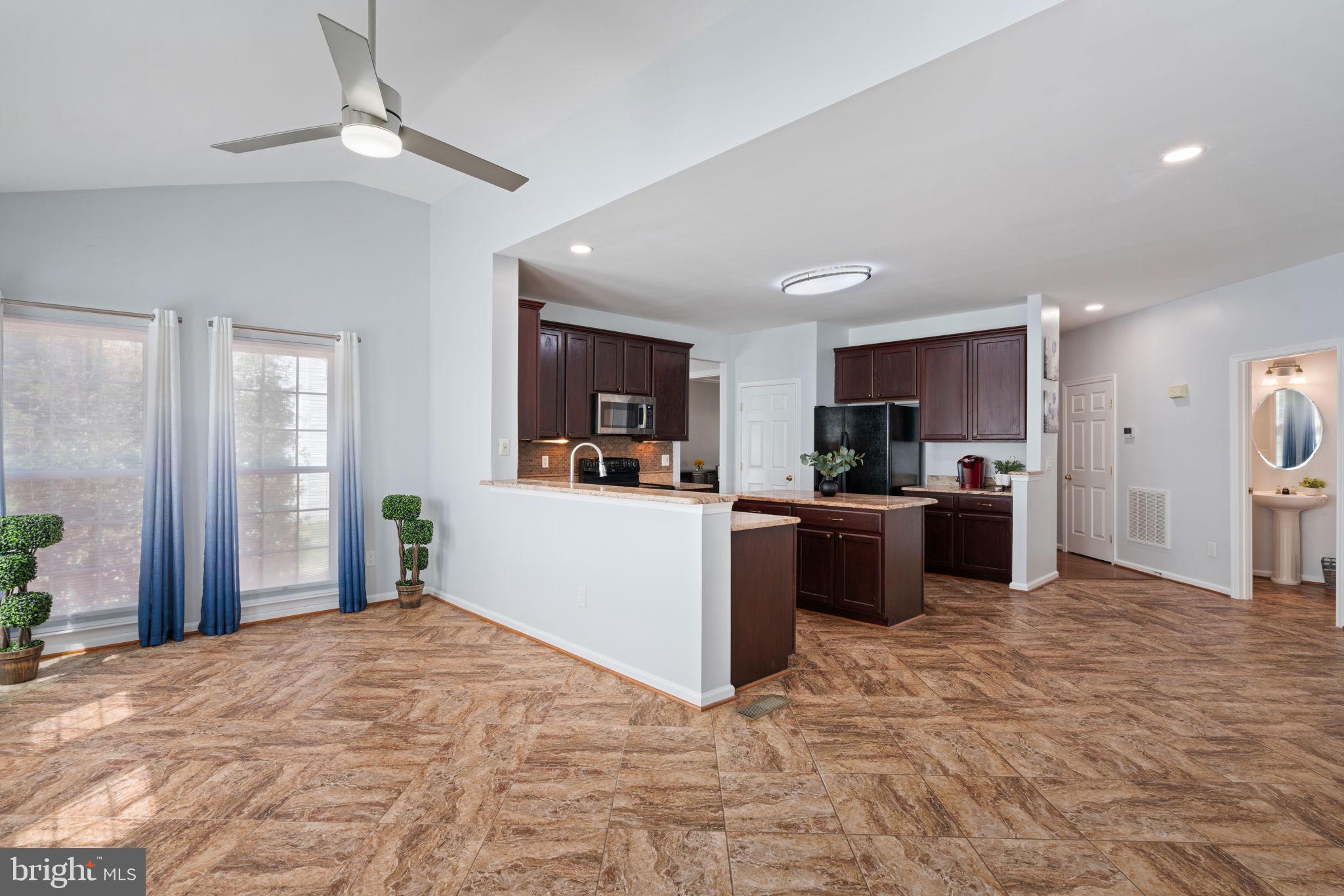 6472 COLONIAL VILLAGE LOOP