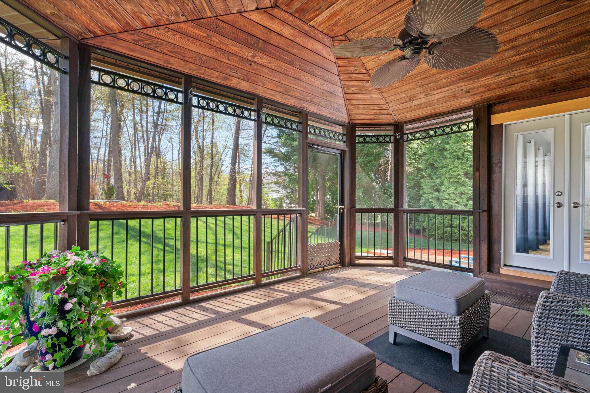 6472 COLONIAL VILLAGE LOOP