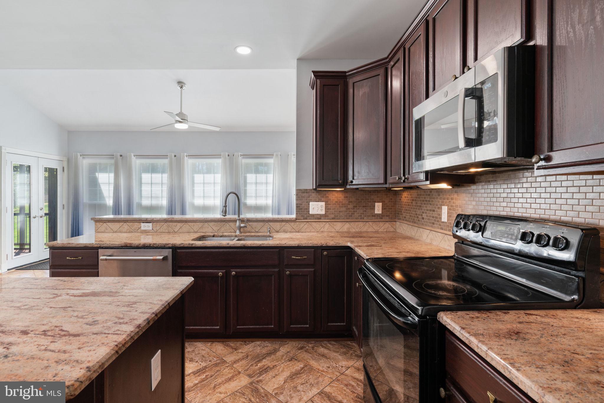 6472 COLONIAL VILLAGE LOOP