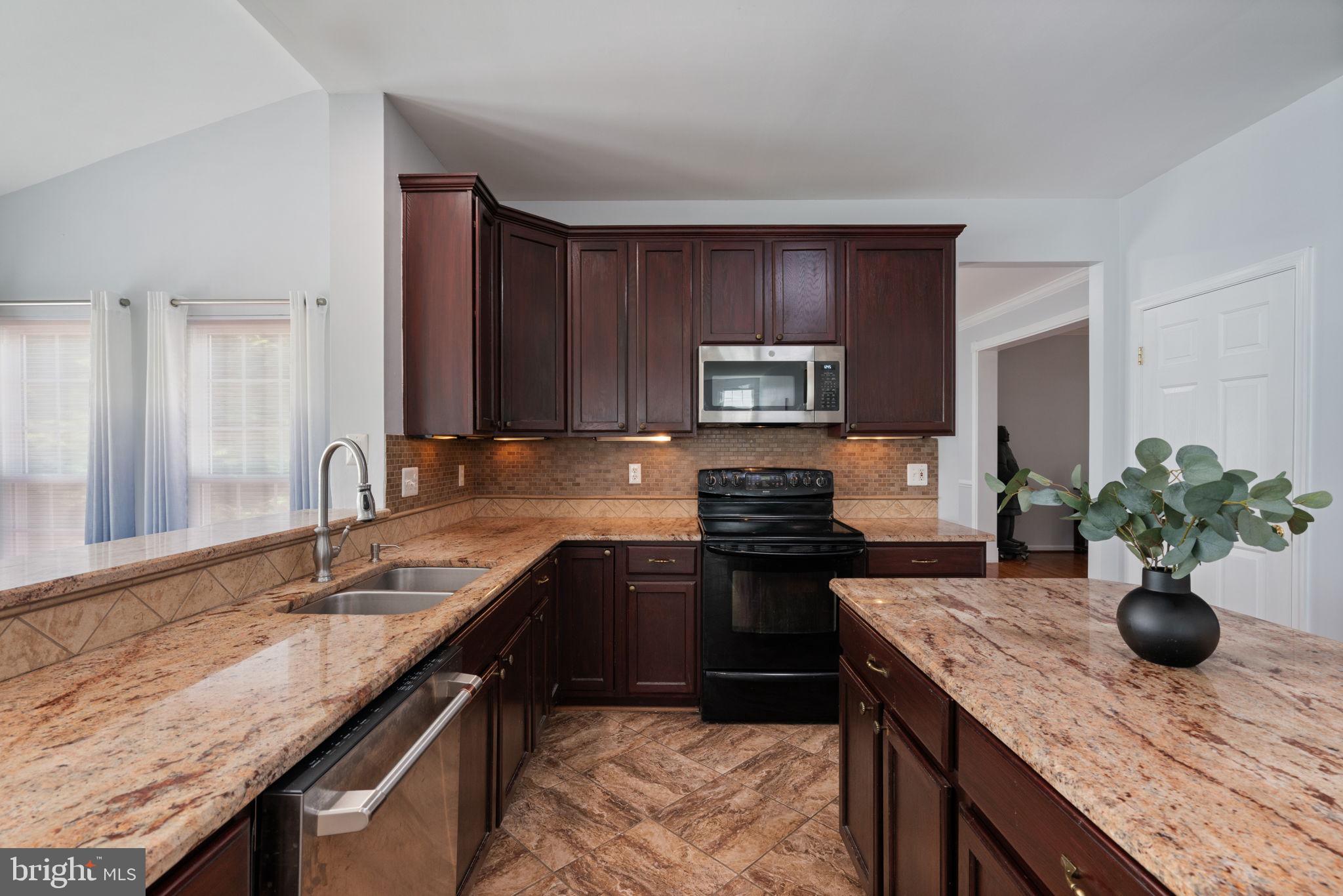 6472 COLONIAL VILLAGE LOOP
