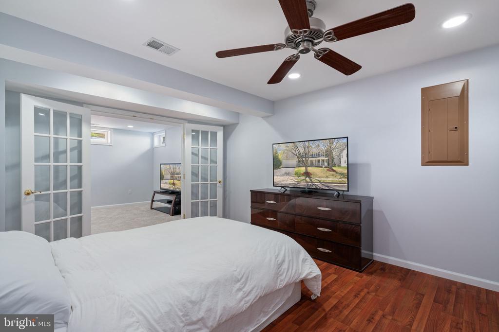 6472 COLONIAL VILLAGE LOOP