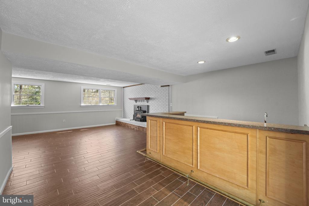 8118 WHITTING DRIVE