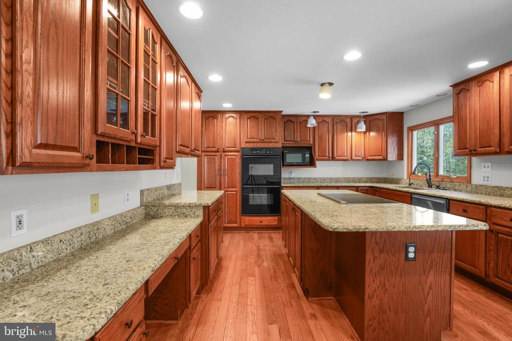 8118 WHITTING DRIVE