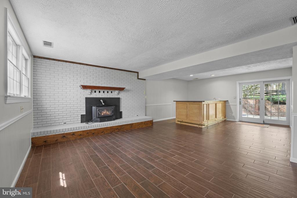 8118 WHITTING DRIVE
