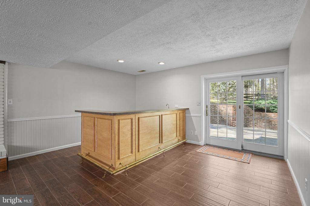 8118 WHITTING DRIVE