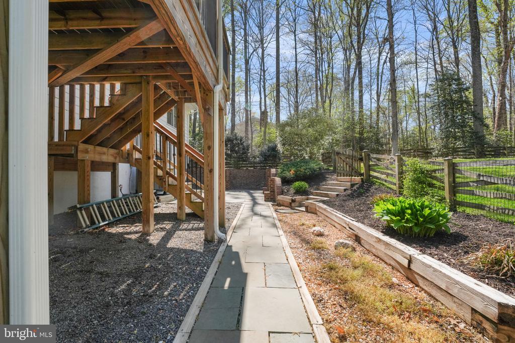 8118 WHITTING DRIVE