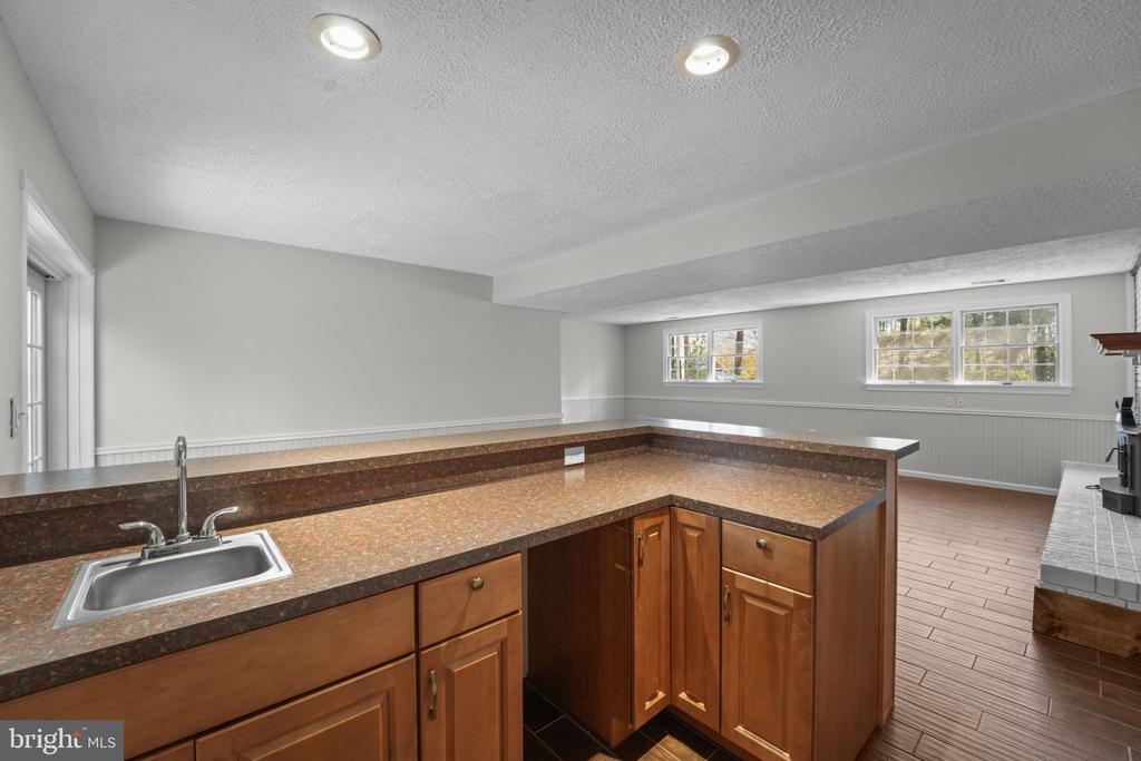8118 WHITTING DRIVE