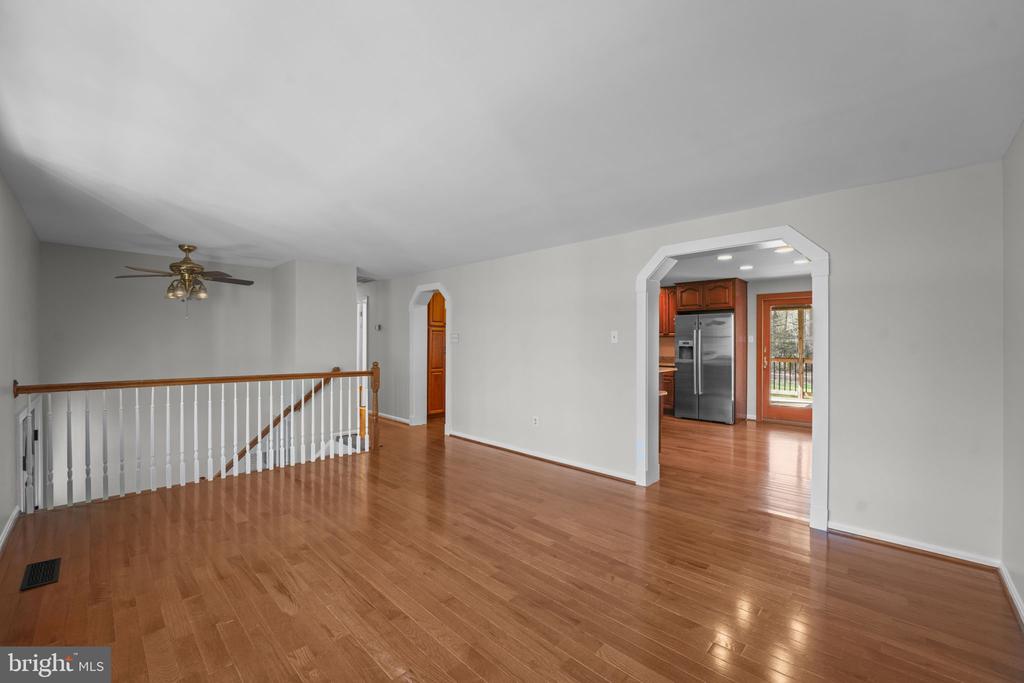 8118 WHITTING DRIVE