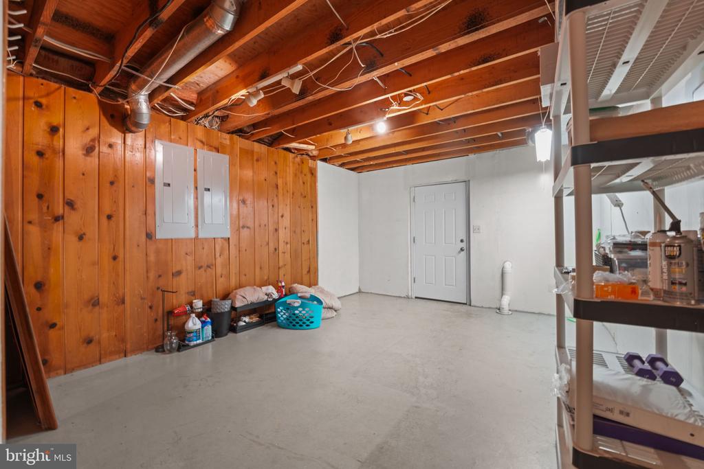 8118 WHITTING DRIVE