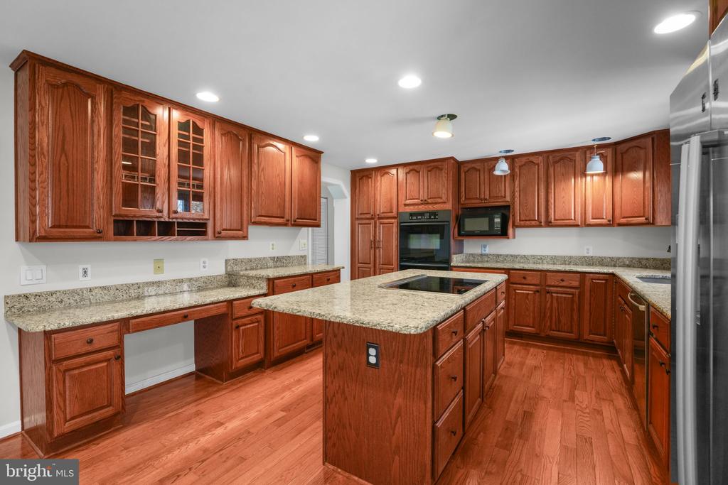 8118 WHITTING DRIVE