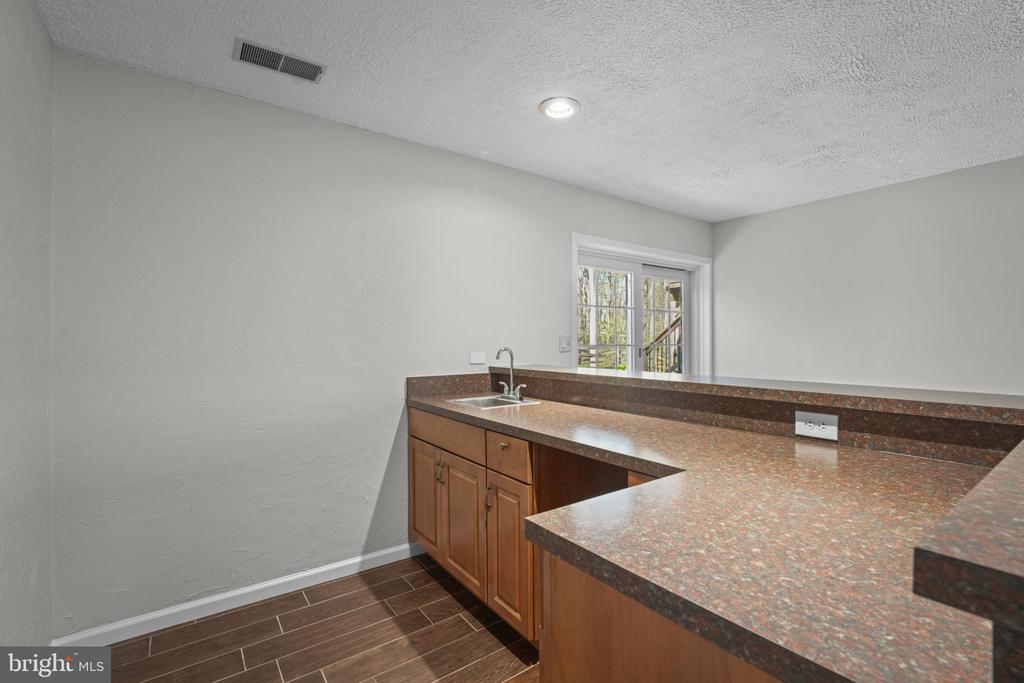 8118 WHITTING DRIVE