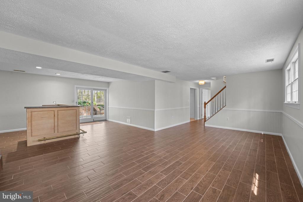 8118 WHITTING DRIVE