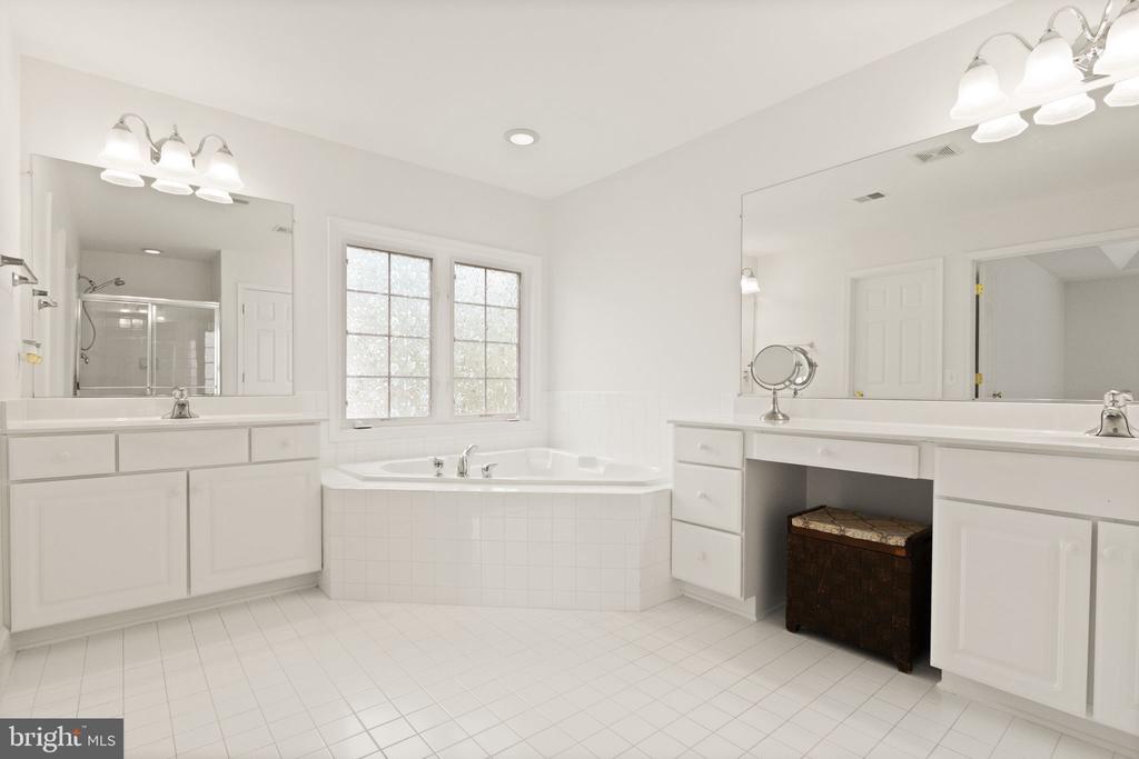 9301 STONEY RUN PLACE