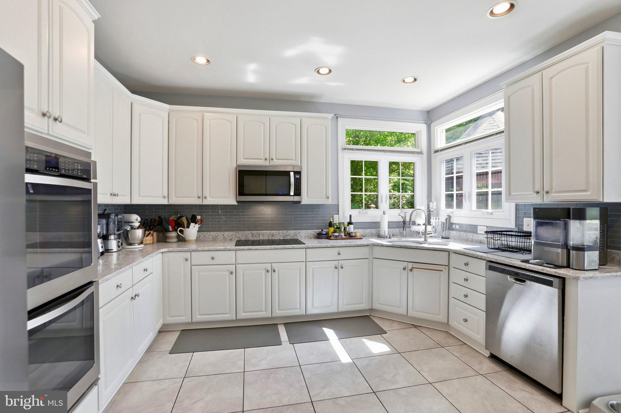 7858 MEADOWGATE DRIVE