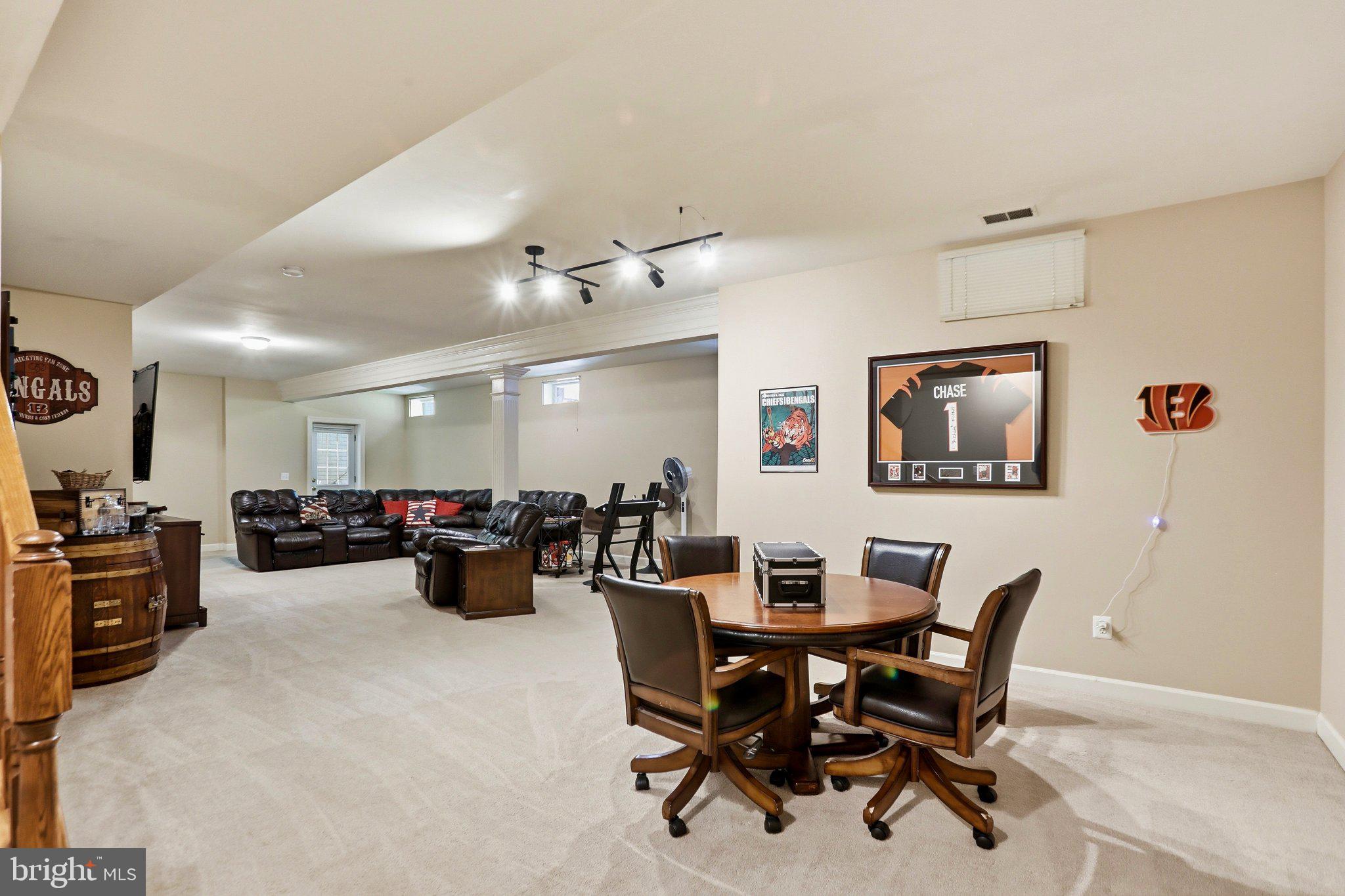 7858 MEADOWGATE DRIVE
